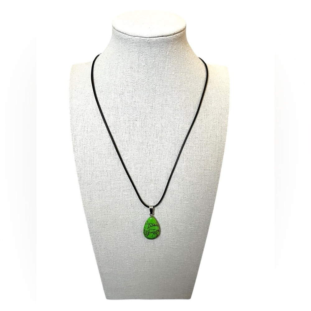 NEW Tear Drop Stone 18 in. Necklace #10